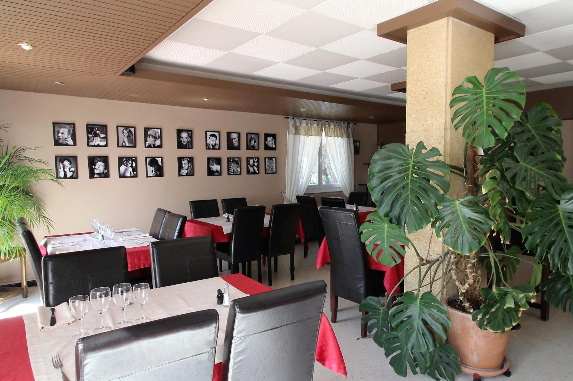 Hotel Le Valaurie Saint-Nazaire  Bagian luar foto