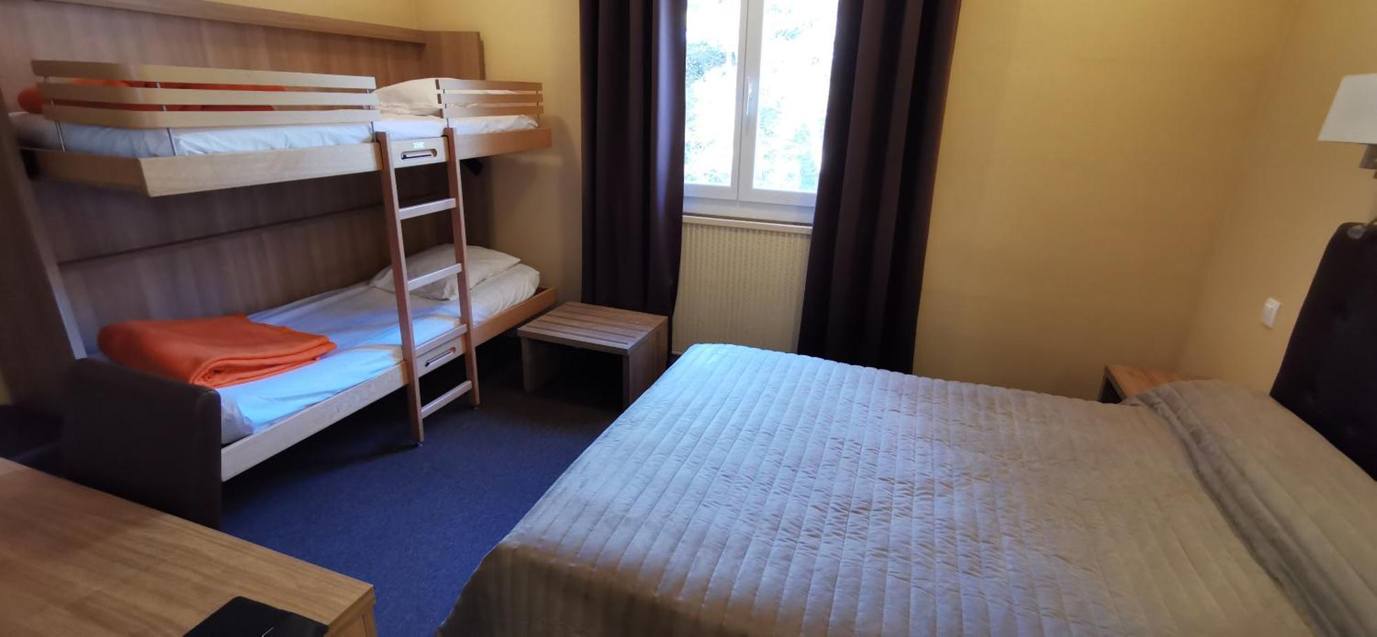 Hotel Le Valaurie Saint-Nazaire  Bagian luar foto