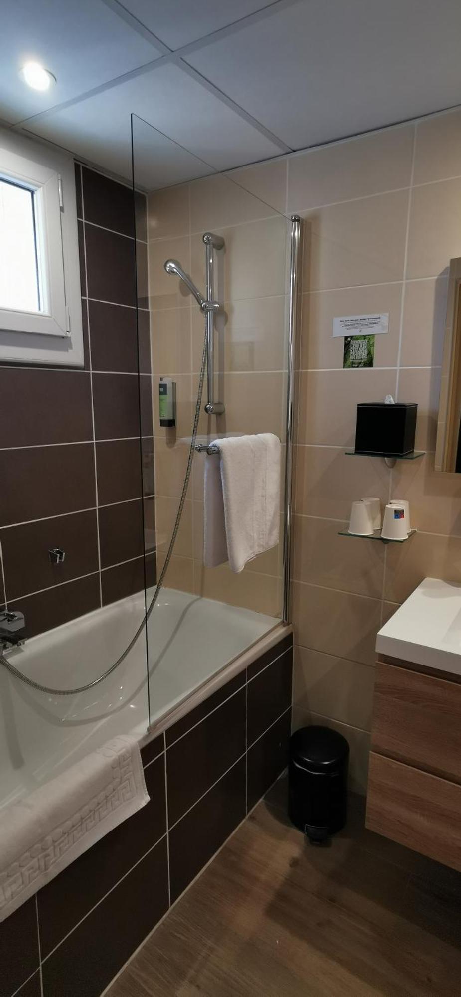 Hotel Le Valaurie Saint-Nazaire  Bagian luar foto