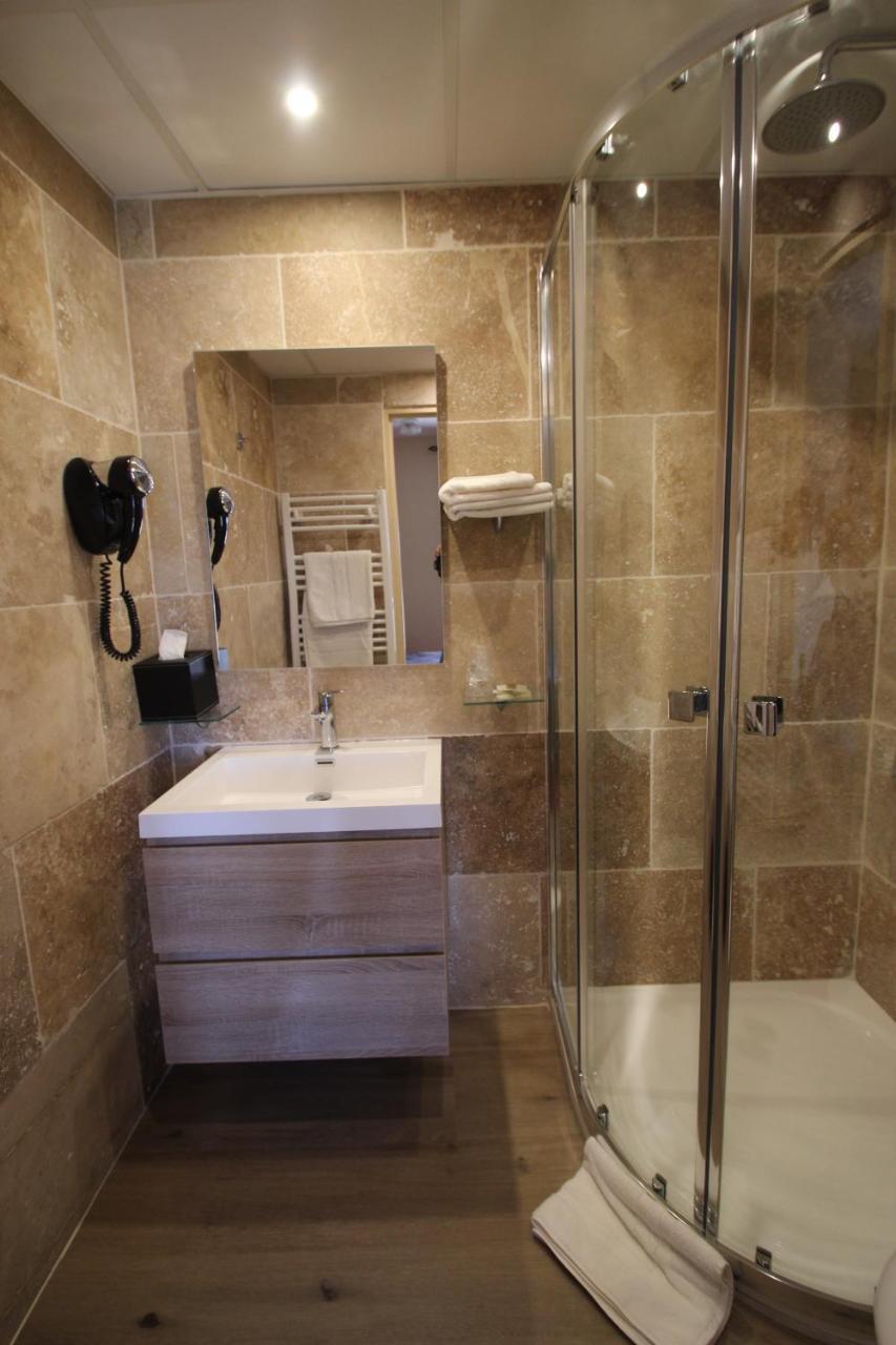 Hotel Le Valaurie Saint-Nazaire  Bagian luar foto