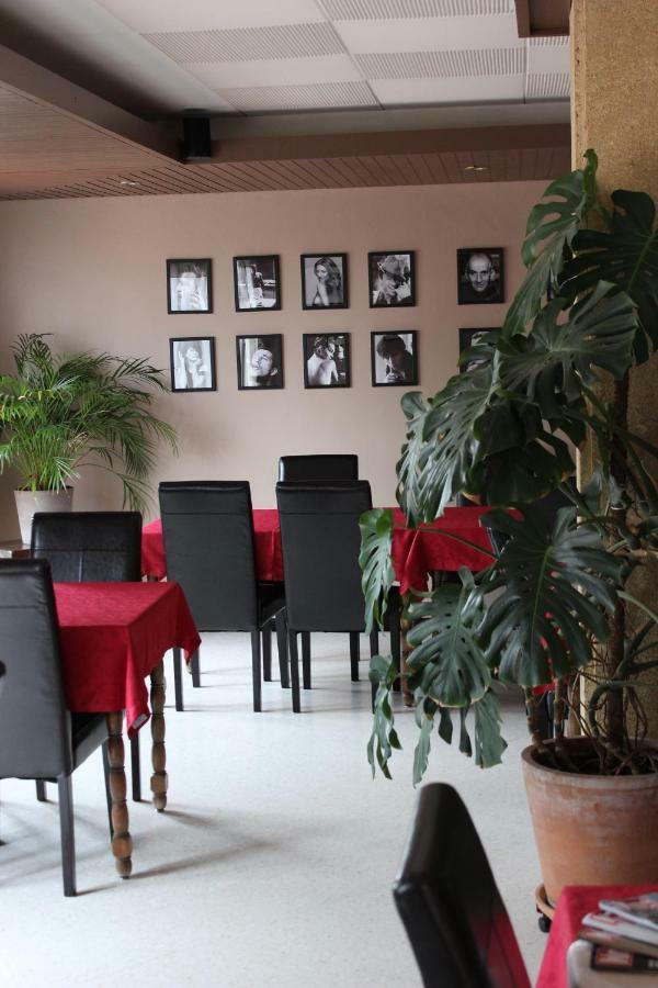Hotel Le Valaurie Saint-Nazaire  Bagian luar foto