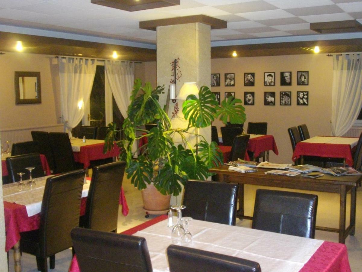 Hotel Le Valaurie Saint-Nazaire  Bagian luar foto