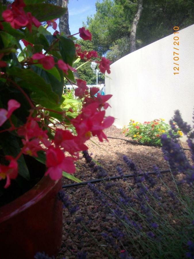 Hotel Le Valaurie Saint-Nazaire  Bagian luar foto